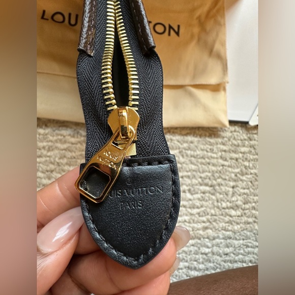 BNIB Louis Vuitton Black and Brown Monogram Sz 26 Pouch Box, Bag, Ribbon - Picture 13 of 14